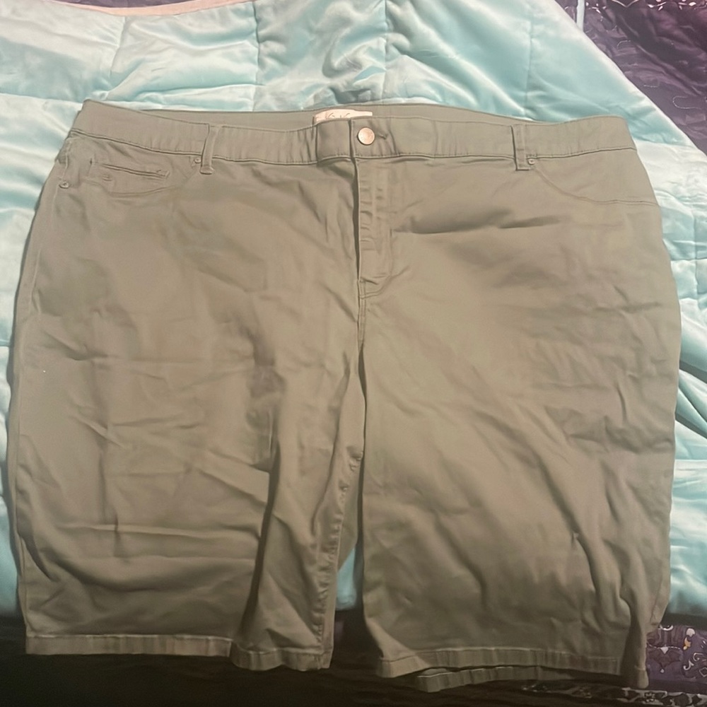 Gloria Vanderbilt Khaki United Shorts 20W